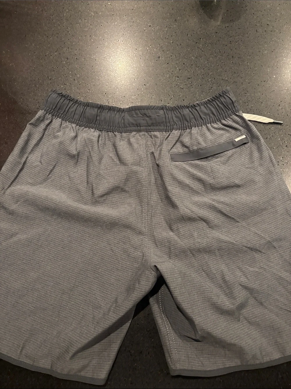 Vuori Men's Gray Drawstring Casual Shorts / trunks